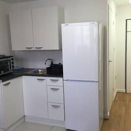 Private Studio Home Away From Home ... Sutton  Extérieur photo